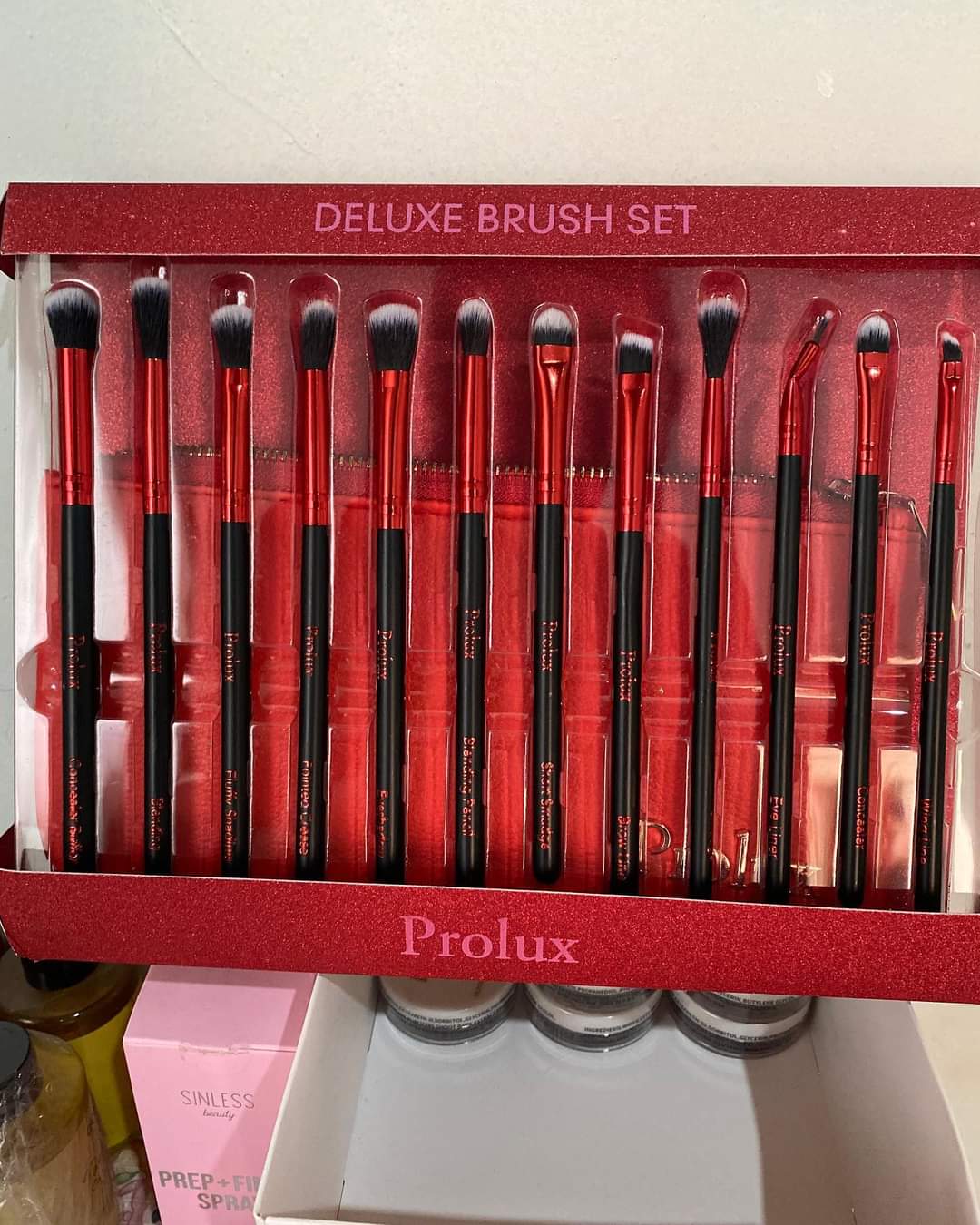 Set de brochas con 12 PIEZAS CON COSMETIQUERA
| Prolux