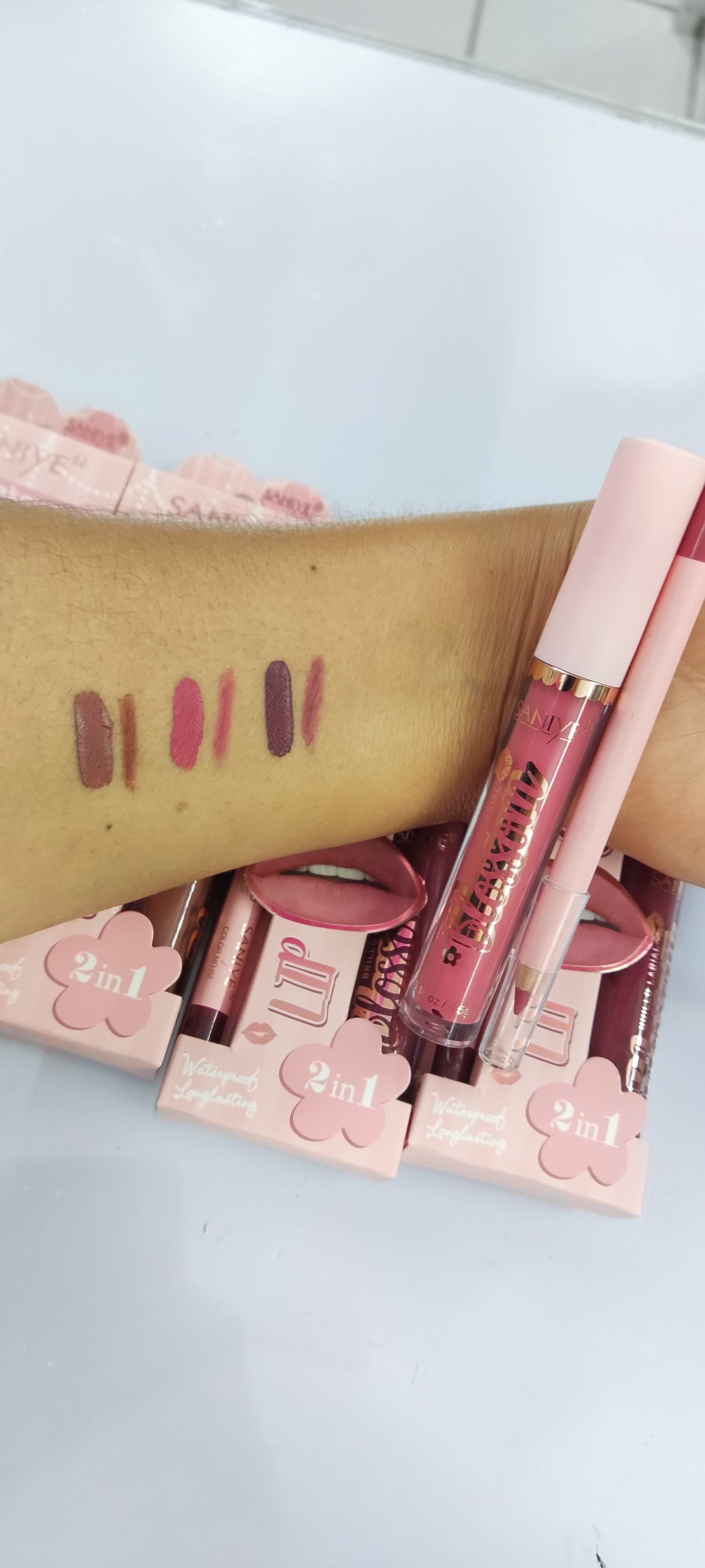 LipColor Labial Líquido & Lápiz | SANIYE