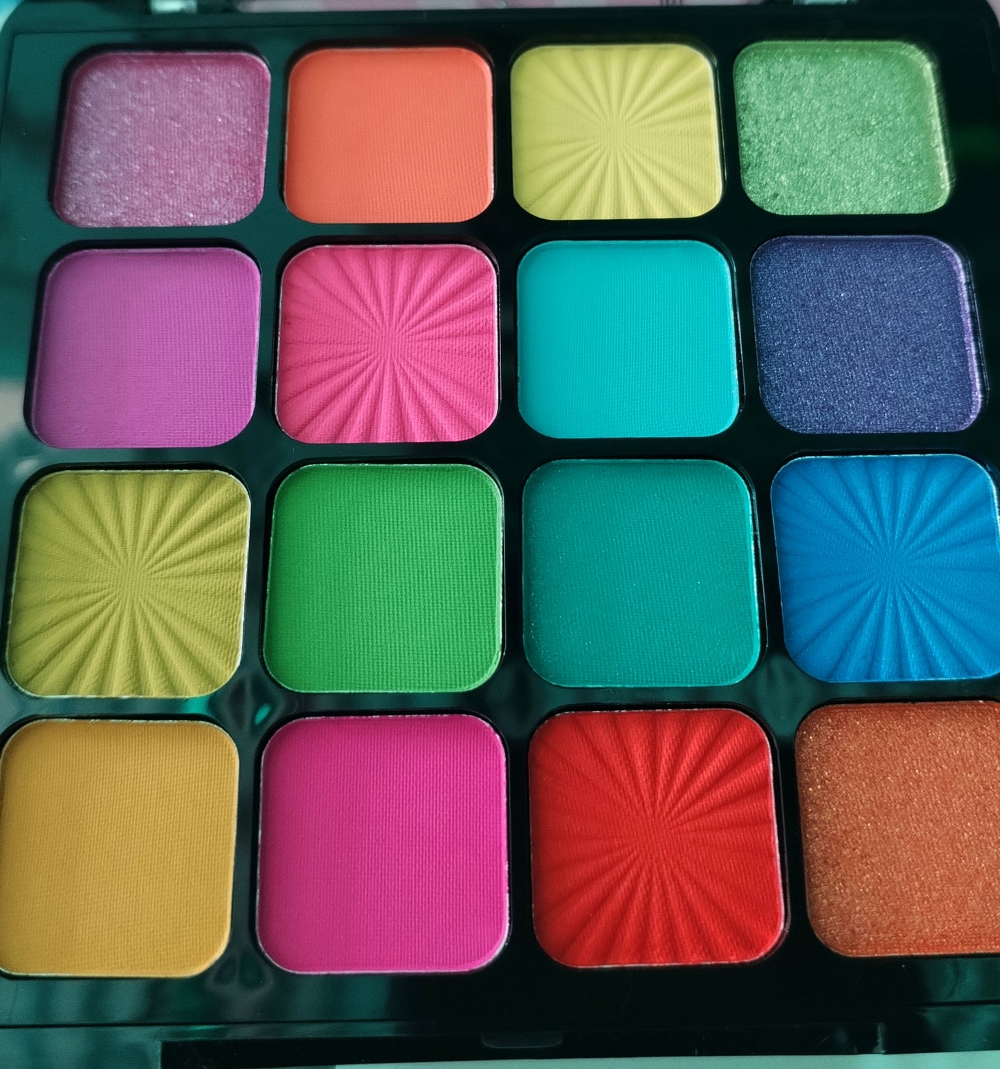 Paleta de Sombras Vibrant & Radiant | Saniye