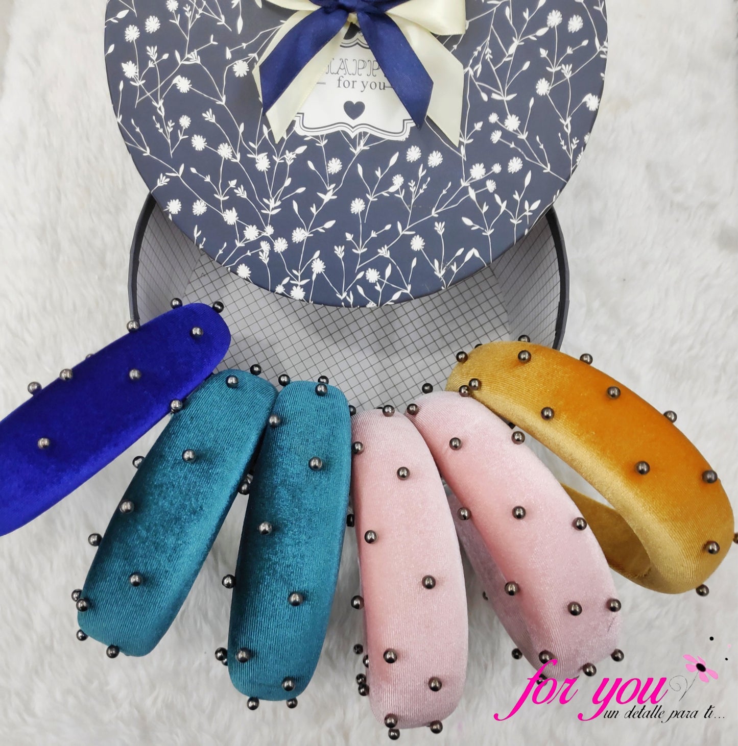Diadema acolchada de terciopelo con piedras | ForYou